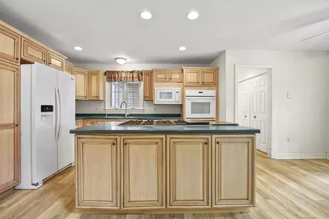 496 E Central St, Franklin, MA 02038 photo 7