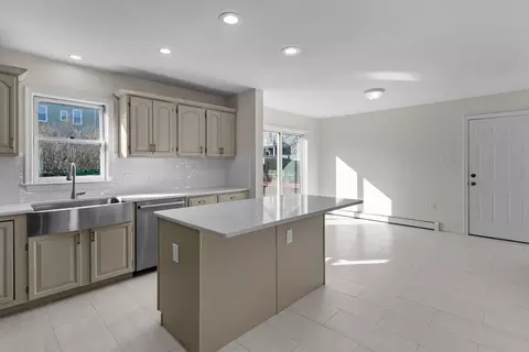 141 Boyden St, Fall River, MA 02721 photo 3