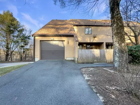 2 Clarendon Cmn #2, Franklin, MA 02038