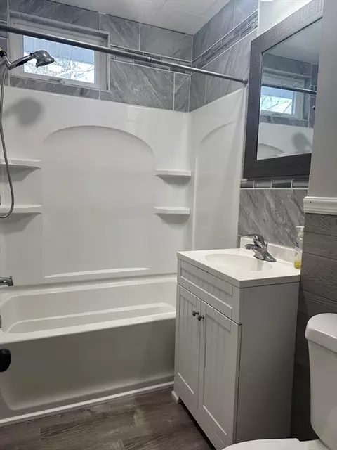 85 Barber St, Springfield, MA 01109 photo 14