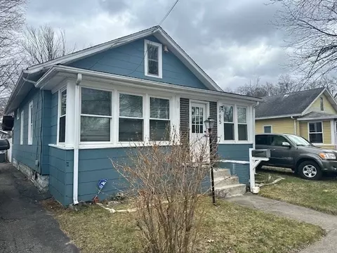 85 Barber St, Springfield, MA 01109 photo 3