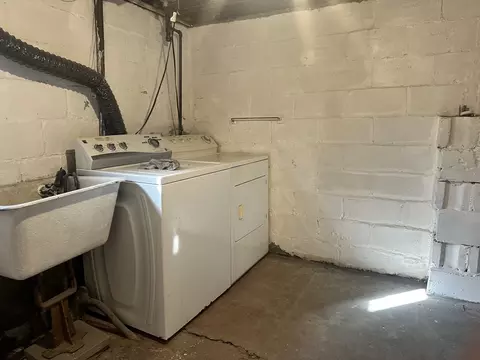 85 Barber St, Springfield, MA 01109 photo 8
