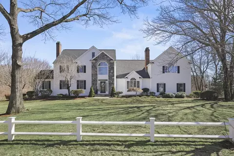 5 Eastbrook Farm Ln, Southborough, MA 01772