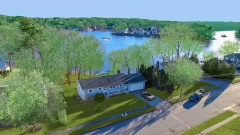 77 Fort Meadow Dr, Hudson, MA 01749