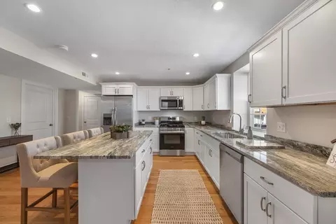 7 Cedar St #4, Taunton, MA 02780