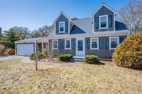 99 Longview Dr, Barnstable, MA 02632