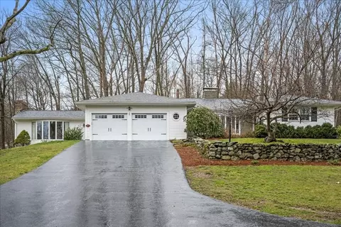 49 Flagg Rd, Southborough, MA 01772