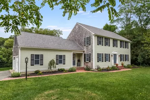 3 Coach Ln, Sandwich, MA 02563