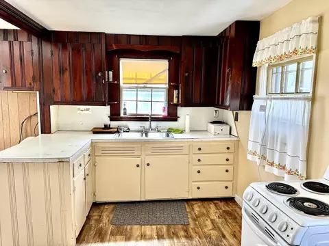 61 Stanhope Rd, Springfield, MA 01109 photo 6