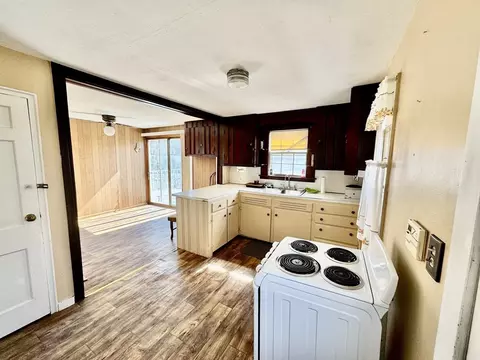 61 Stanhope Rd, Springfield, MA 01109 photo 7
