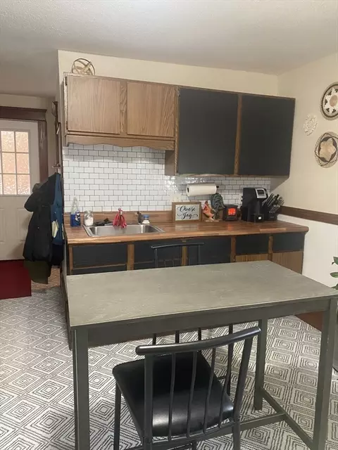 571 Britton St, Chicopee, MA 01020 photo 7