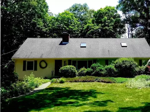 22 Holt St, Hopkinton, MA 01748