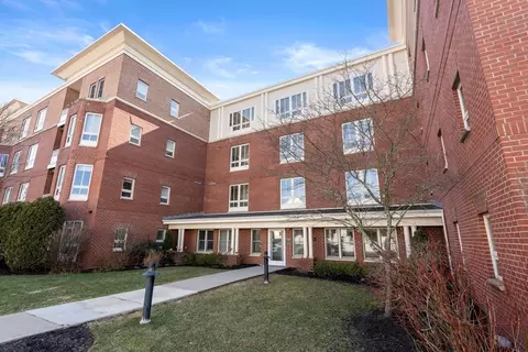 629 Hammond E #215, Chestnut Hill, MA 02467