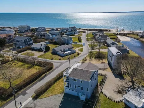 75 Bywater Ct, Falmouth, MA 02540