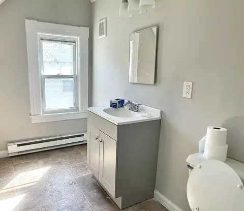 Bath - 23 Parkwood St, Springfield, MA 01108 photo 2 of 2