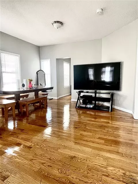 Living - 23 Parkwood St, Springfield, MA 01108 photo 1 of 3