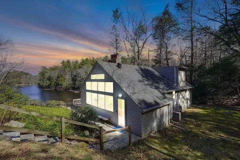 19 Lakeshore Dr, Monson, MA 01057