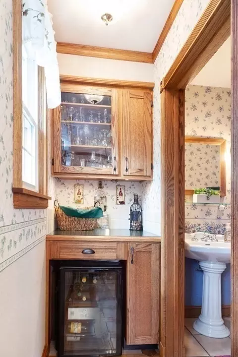 Bath - 176 Underwood St, Fall River, MA 02720 photo 1 of 1