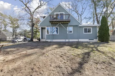 47 Highland Shores Dr, Wareham, MA 02571