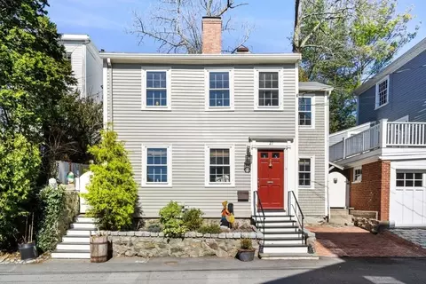 27 Summer St, Marblehead, MA 01945