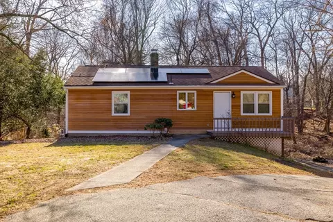 33 Avery St, East Longmeadow, MA 01028