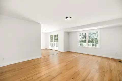Living - 3 Juniper St, Ipswich, MA 01938 photo 6 of 7