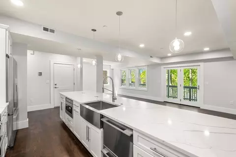 111 Winthrop Rd #2, Brookline, MA 02445 photo 3