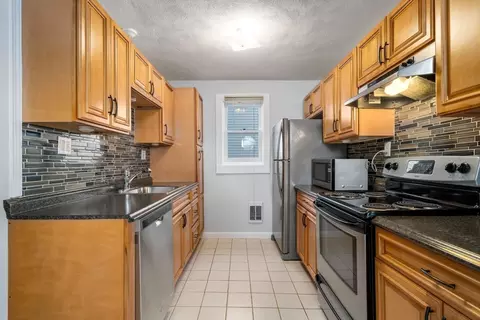 12 Hamilton St #7, Everett, MA 02149 photo 3