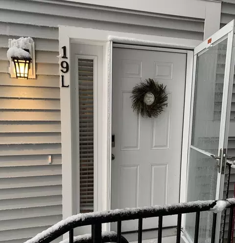 19 Meadow Pond Dr #L, Leominster, MA 01453