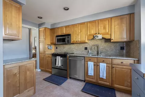 37 Constitution Ln #13, Danvers, MA 01923 photo 6