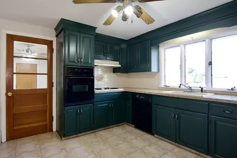 51 Emerson St, Springfield, MA 01118 photo 10