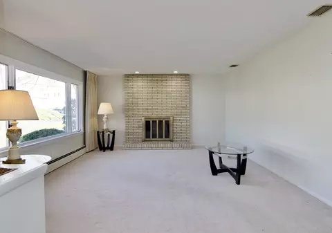 51 Emerson St, Springfield, MA 01118 photo 17