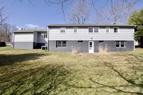 51 Emerson St, Springfield, MA 01118 photo 4