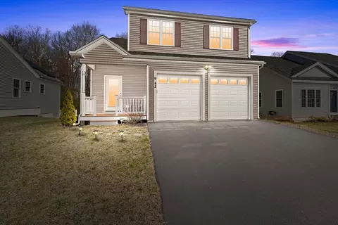 42 Hyde Park Cir #42, Uxbridge, MA 01569