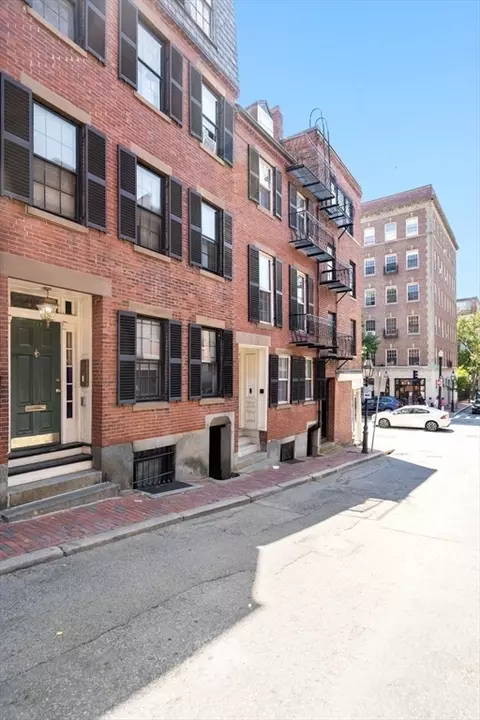 102 Revere St, Boston, MA 02114