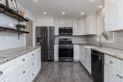 61 Maplewood Dr, Townsend, MA 01469