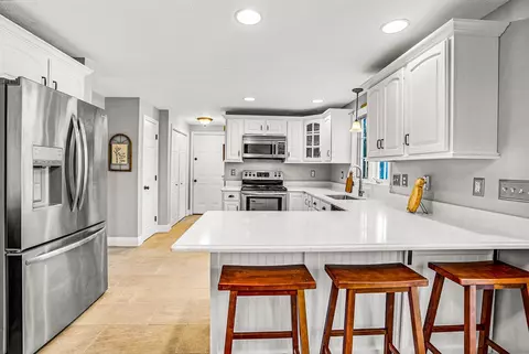 149 Pleasant St, Upton, MA 01568 photo 4