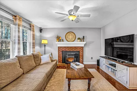 149 Pleasant St, Upton, MA 01568 photo 14