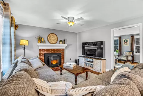 149 Pleasant St, Upton, MA 01568 photo 15