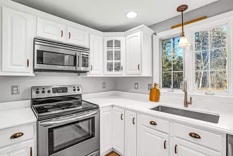 149 Pleasant St, Upton, MA 01568 photo 5