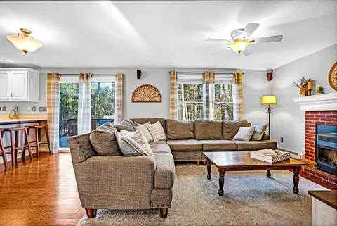 149 Pleasant St, Upton, MA 01568 photo 17