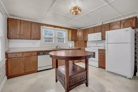 230 E River St, Orange, MA 01364 photo 8