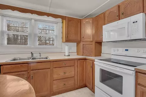 230 E River St, Orange, MA 01364 photo 10