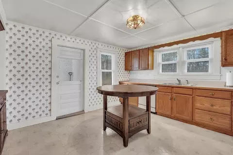 230 E River St, Orange, MA 01364 photo 9