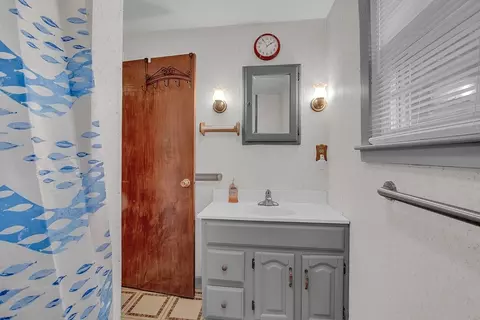 230 E River St, Orange, MA 01364 photo 18