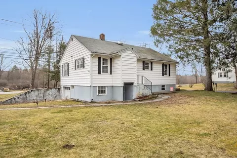 230 E River St, Orange, MA 01364 photo 6