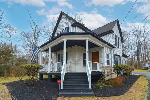 8 Walnut St, Freetown, MA 02702