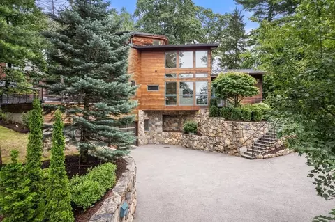 530 Chestnut St, Waban, MA 02468