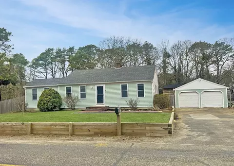 270 Mckoy Rd, Eastham, MA 02642