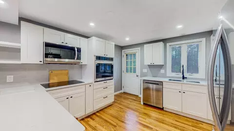 31 Virginia Rd, Tewksbury, MA 01876